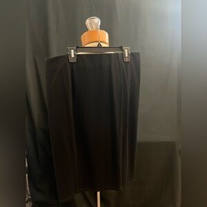Cremieux - stretchy black pencil skirt - EUC - Size Large